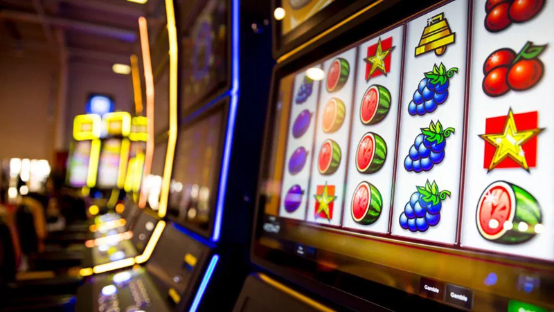 How do multi-line slots work and how do they affect winnings?